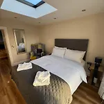 Charlie Og's Bridge House בית נופש דונגול