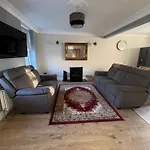 בית נופש Charlie Og's Bridge House דונגול