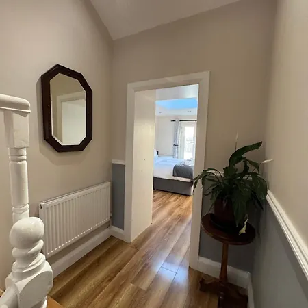 Charlie Og's Bridge House بيت للعطل دونغلو