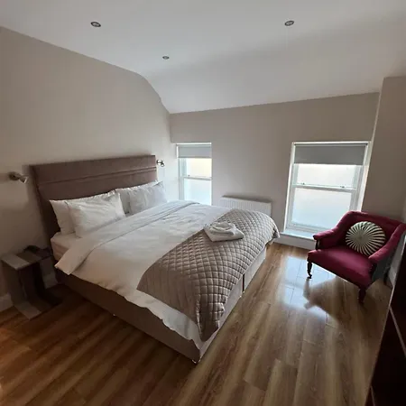 Charlie Og's Bridge House Дом отдыха Данглоу