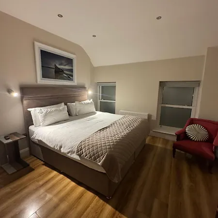 Charlie Og's Bridge House 펜션